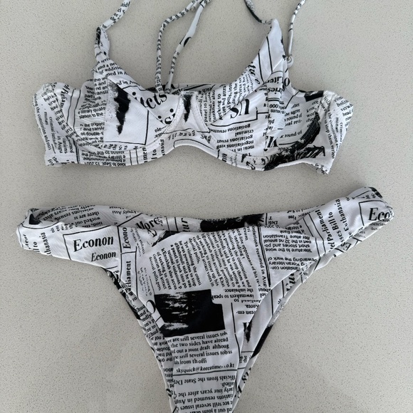 NWOT Newspaper Print Underwire Bikini Set - Picture 3 of 6